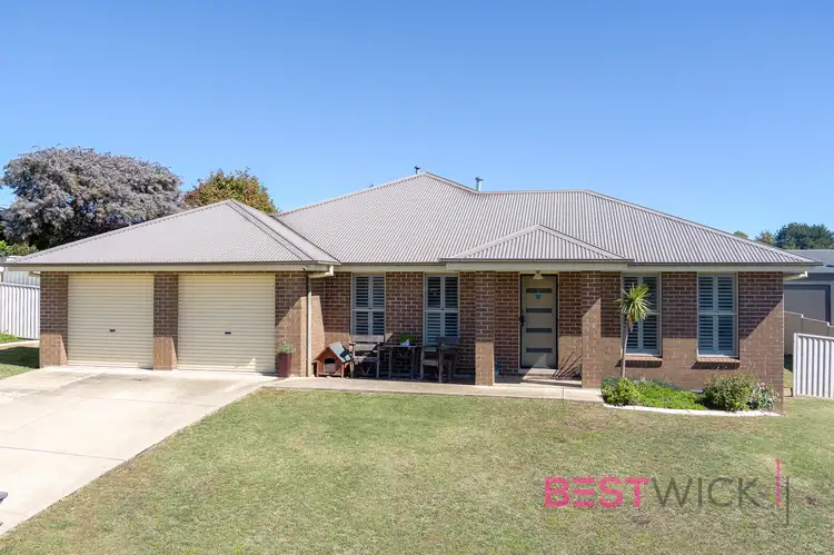 11 Oliver Street, Blayney NSW 2799