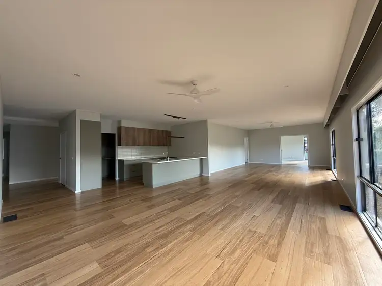 2 Lachlan Court
