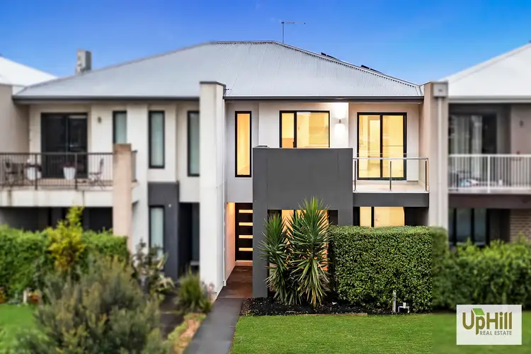 6 Quintino Walk, Clyde North VIC 3978