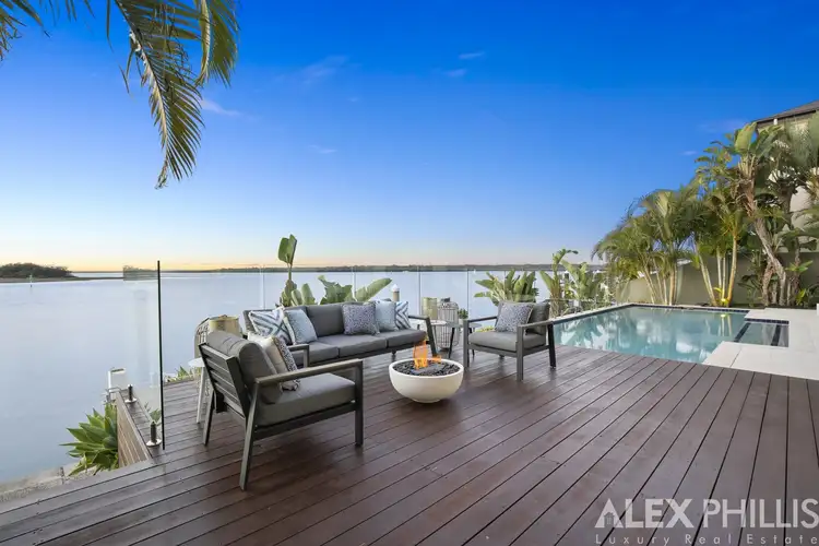 6 Knightsbridge Parade East, Sovereign Islands QLD 4216