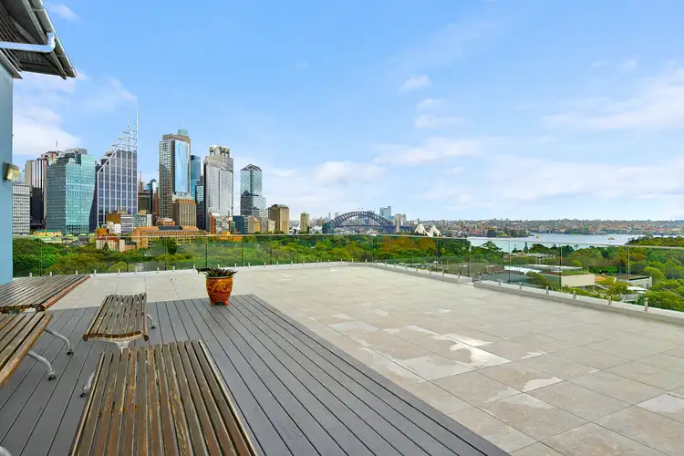 22-40 Sir John Young Crescent