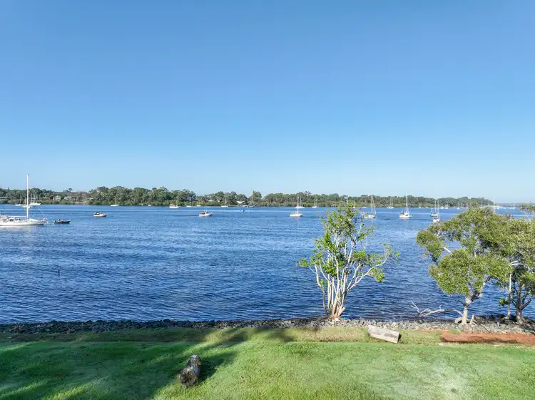 43 Tina Avenue, Lamb Island QLD 4184