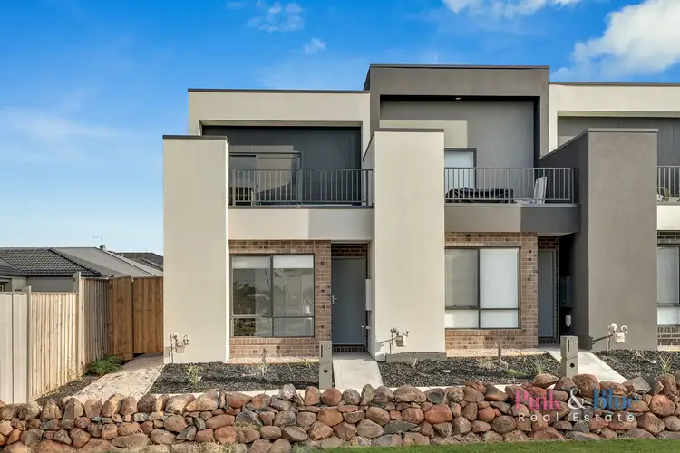 26 Elliottdale Walk, Rockbank VIC 3335