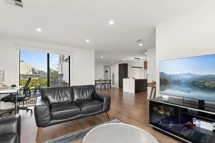 Fourth view of Homely house listing, 2 Peckover Court, Endeavour Hills VIC 3802