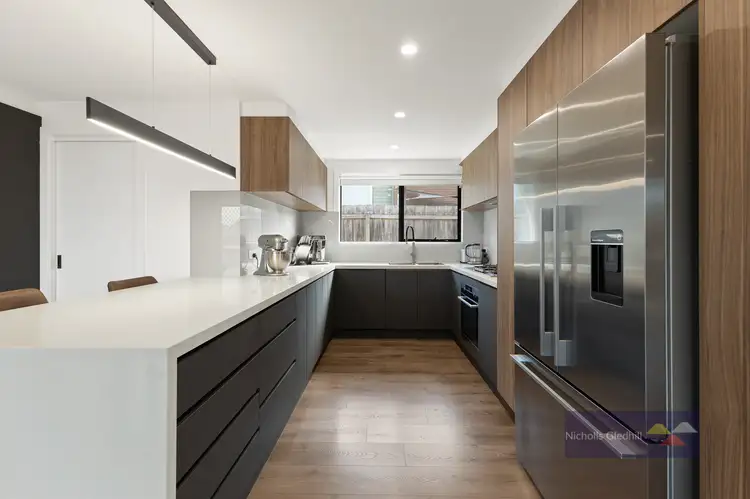 Fifth view of Homely house listing, 2 Peckover Court, Endeavour Hills VIC 3802
