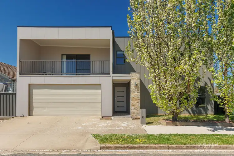 4 LYNDREN STREET, Wodonga VIC 3690