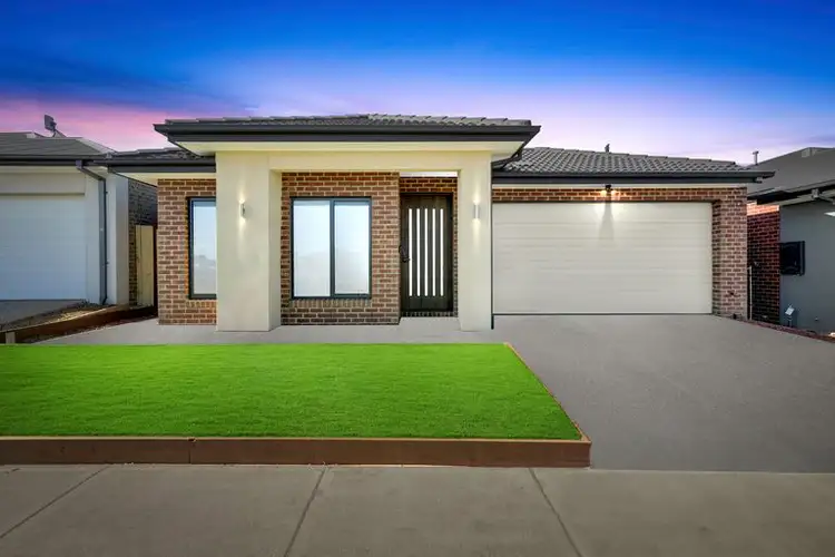 12 Lucania Crescent