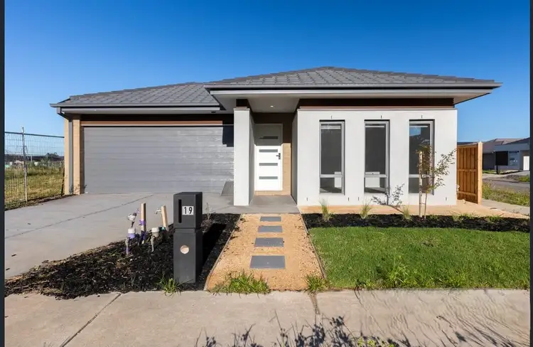 19 Magnolia Road, Junction Village VIC 3977