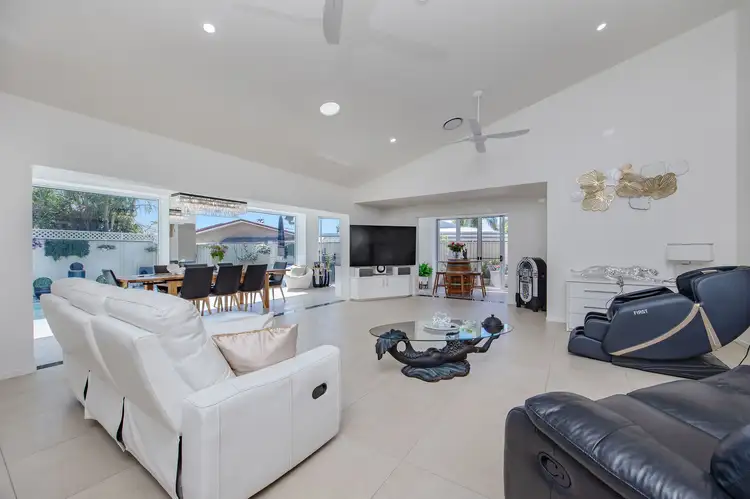 6 Manacor Place, Coombabah QLD 4216
