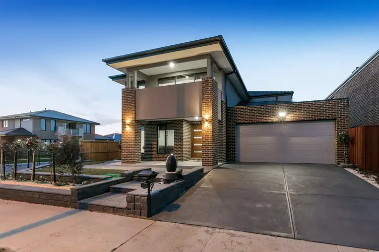 9 Fenway Boulevard, Clyde North VIC 3978