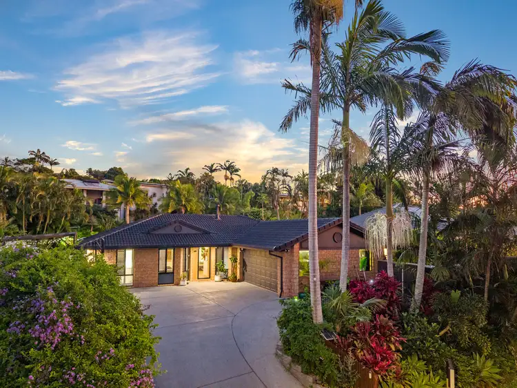6 Lakeside Way