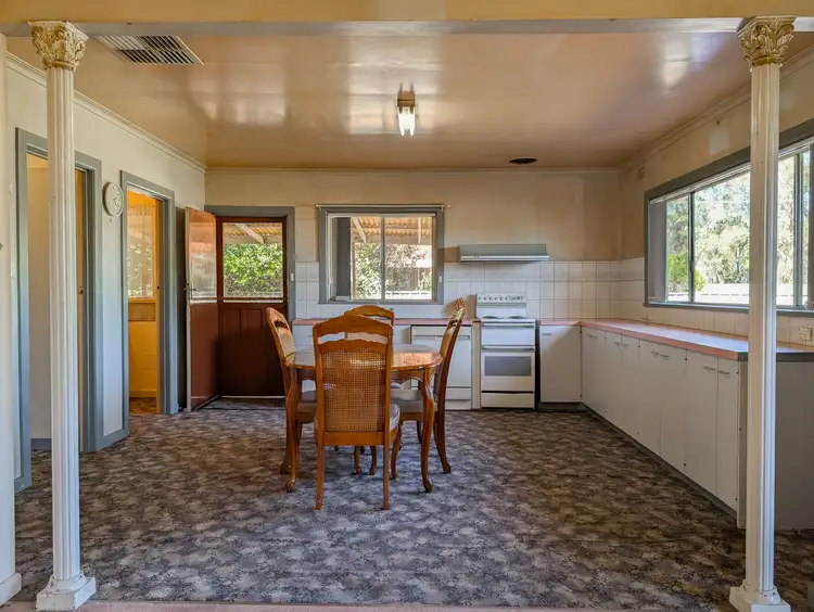 Fifth view of Homely house listing, 2 Milloo Crescent, Swan Hill VIC 3585