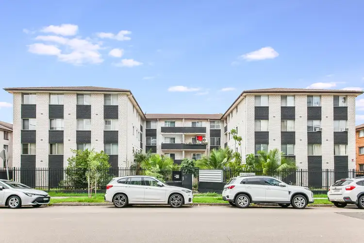 24/12-16 Goulburn Street, Warwick Farm NSW 2170