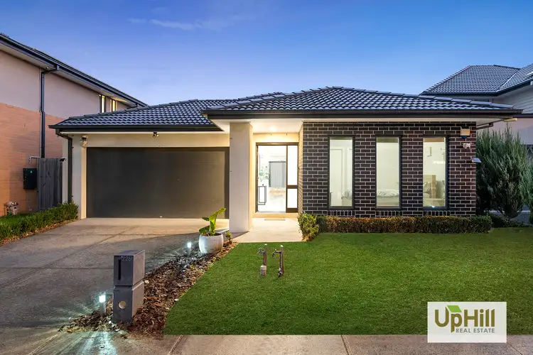 226 Heather Grove, Clyde North VIC 3978