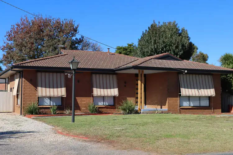 10 Priest Street, White Hills VIC 3550