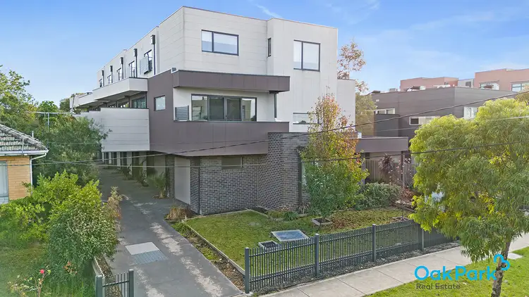 Main view of Homely townhouse listing, 2/98 Snell Grove, Oak Park VIC 3046