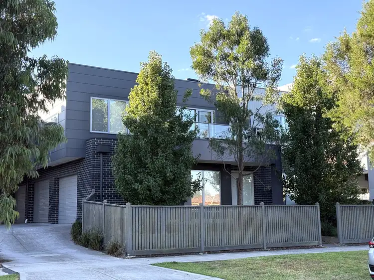 2/98 Snell Grove, Oak Park VIC 3046