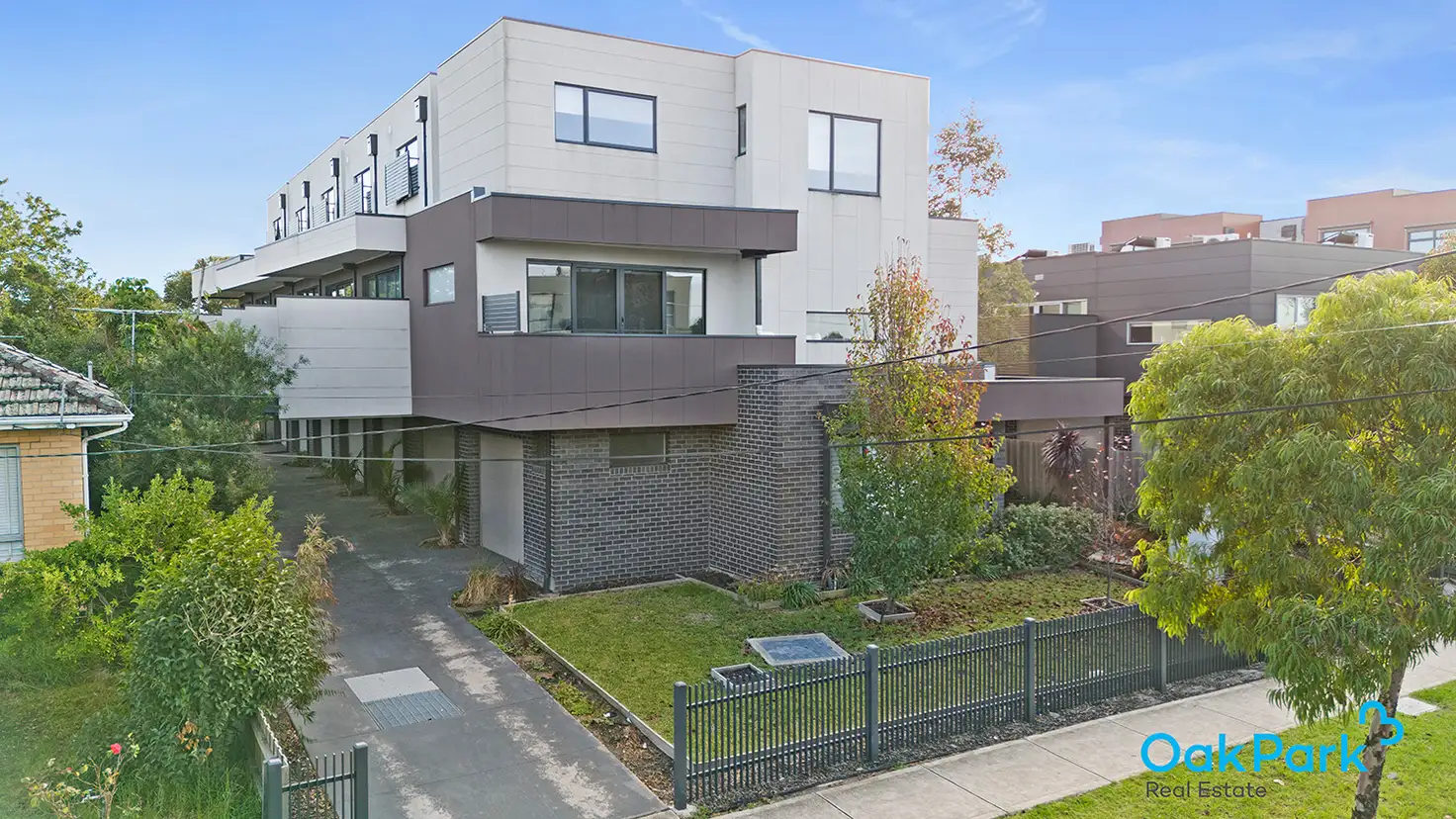 Main view of Homely townhouse listing, 2/98 Snell Grove, Oak Park VIC 3046