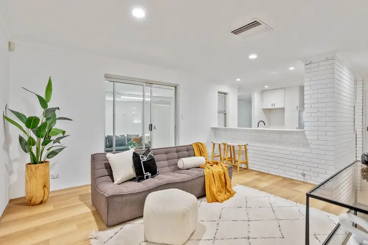 Seventh view of Homely house listing, 17 Glenhurst Court, Camillo WA 6111