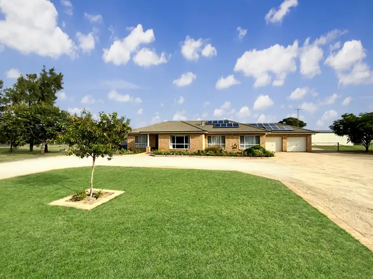 8 School Road, Forbes NSW 2871