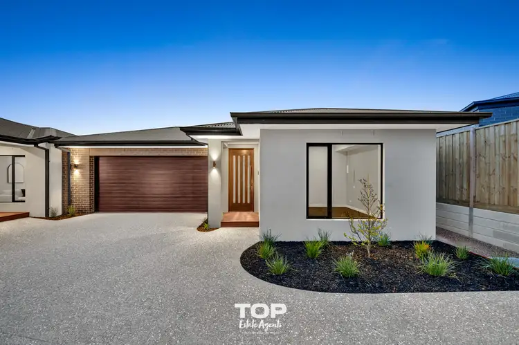 2/12 Castra Avenue, Clyde VIC 3978