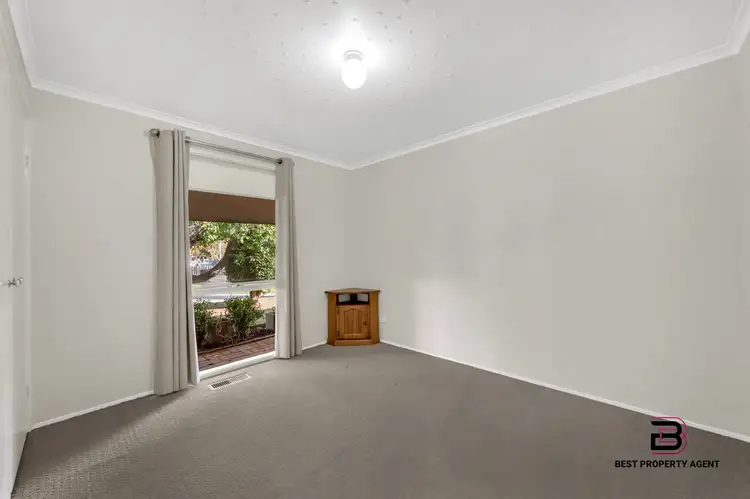 Fifth view of Homely house listing, 4 Fisher Close, Berwick VIC 3806