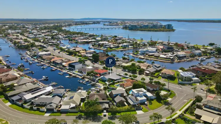 330 Bayview Street, Hollywell QLD 4216