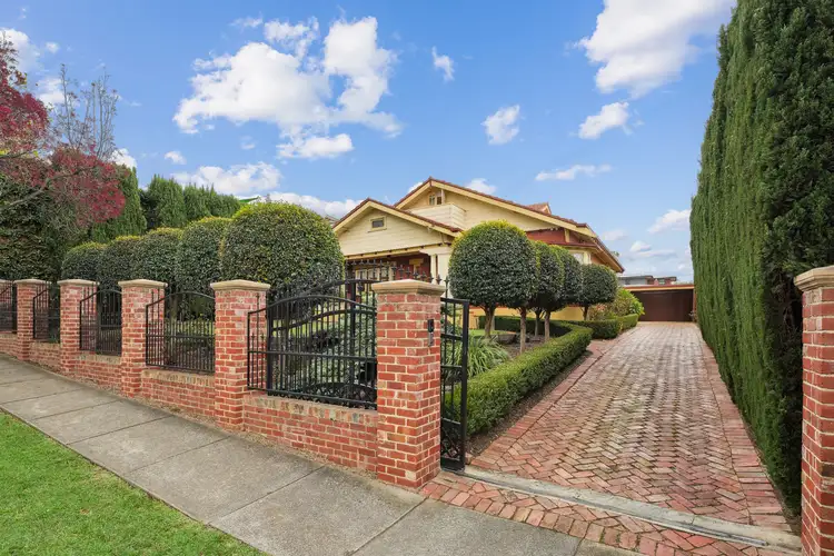90 Woodland Street, Strathmore VIC 3041