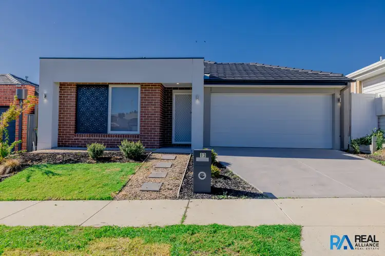 13 Faraya Road, Pakenham VIC 3810