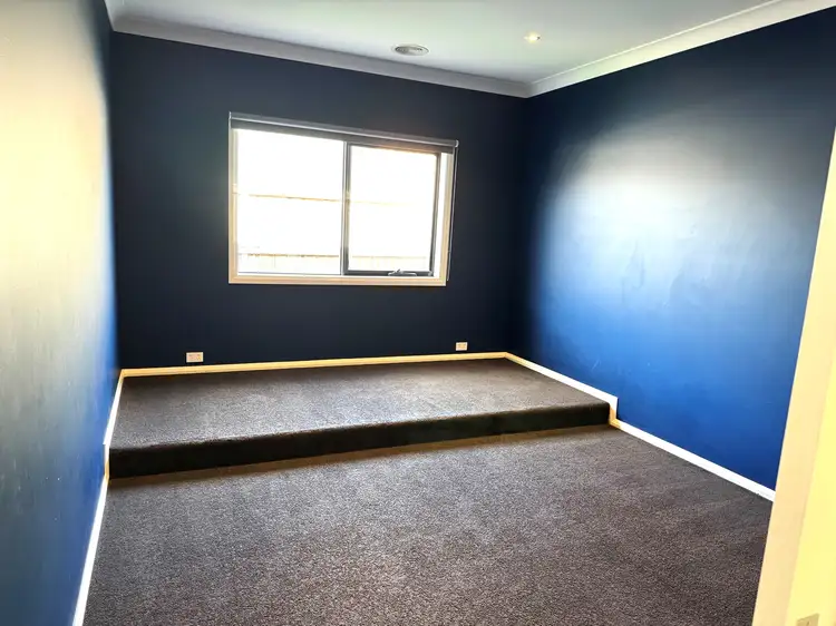 Fifth view of Homely house listing, 4 Solar Close, Cranbourne East VIC 3977