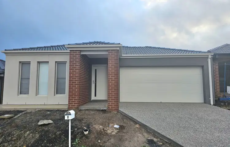 8 Spotted Harrier Street, Wallan VIC 3756