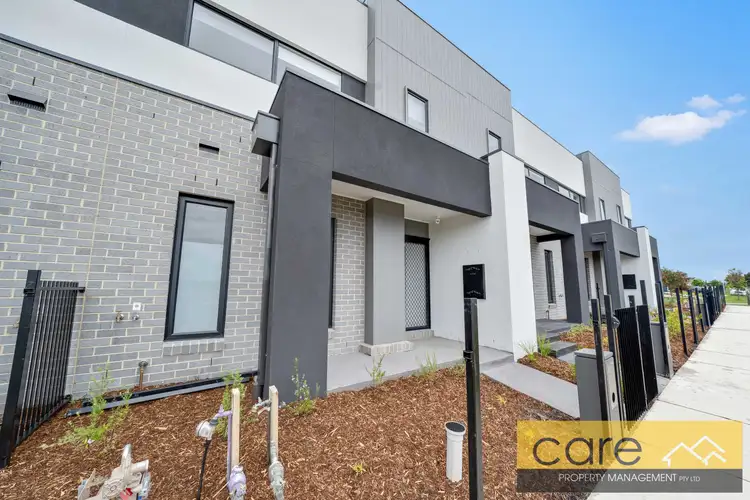 5 Vendeen Walk, Clyde North VIC 3978