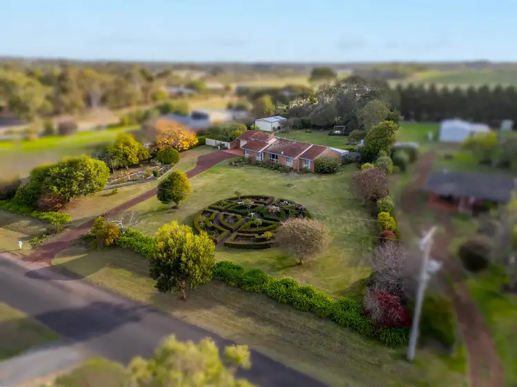 10 Denhill Court, Bolwarra VIC 3305