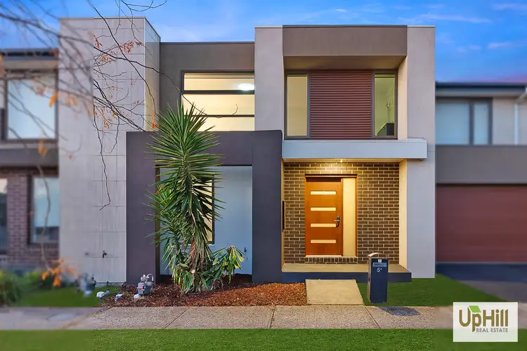 5A Fleuve Rise, Clyde North VIC 3978