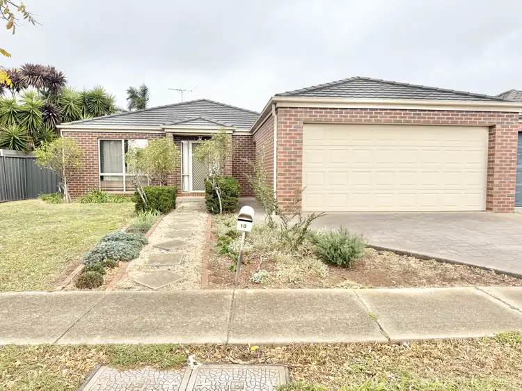 10 Maclarens Close, Manor Lakes VIC 3024