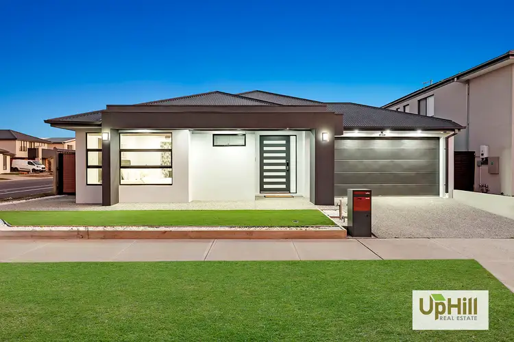 1 Coyote Road, Clyde North VIC 3978