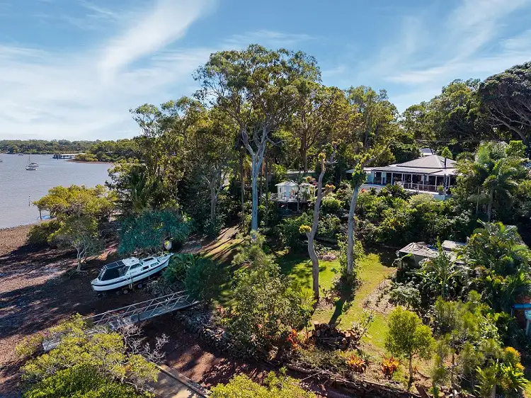 52 Tina Avenue, Lamb Island QLD 4184