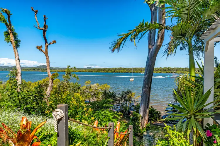 52 Tina Avenue, Lamb Island QLD 4184
