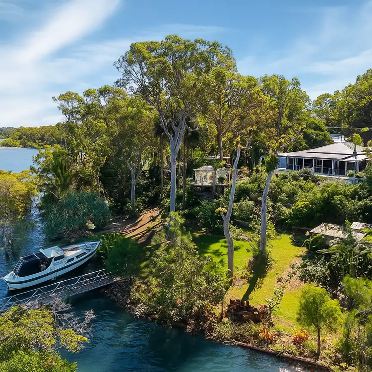 52 Tina Avenue, Lamb Island QLD 4184