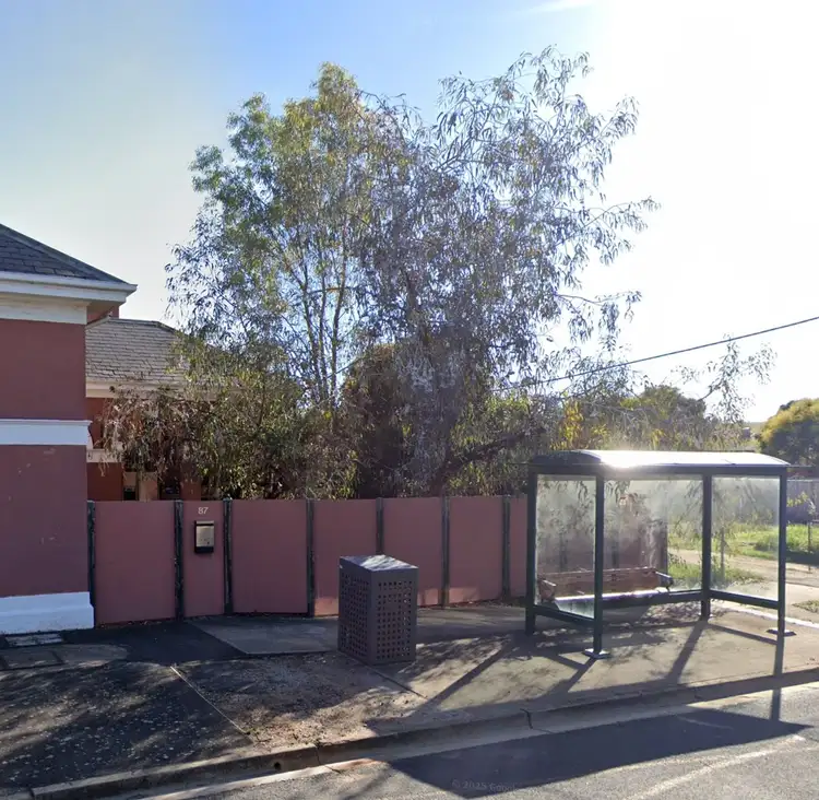 87 Grant Street North