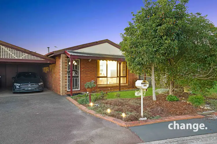 17 Warren Close, Narre Warren VIC 3805