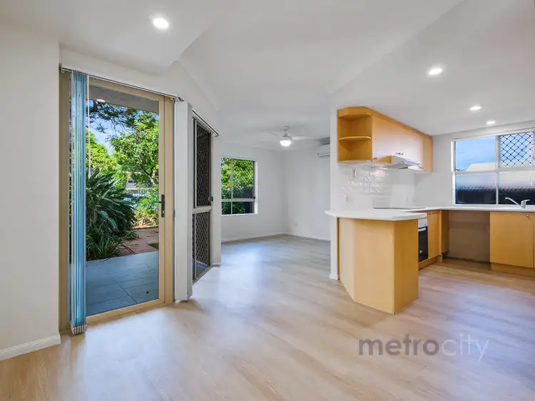 1/29 Crown Street, Holland Park West QLD 4121