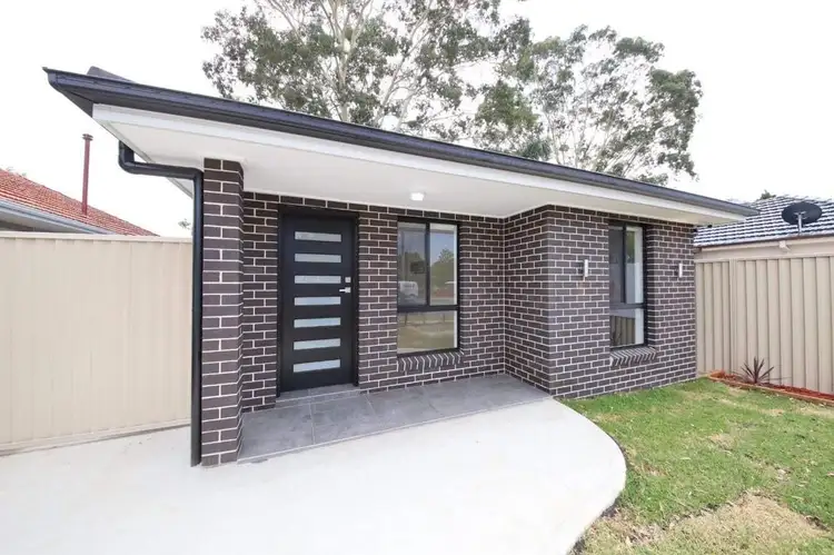 2A Derbyshire Avenue, Toongabbie NSW 2146