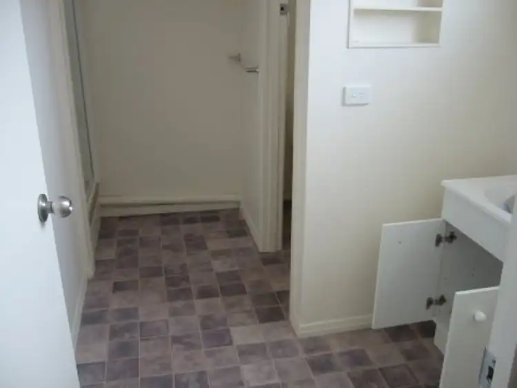 Fifth view of Homely flat listing, 1/27 Derby Road, Herne Hill VIC 3218