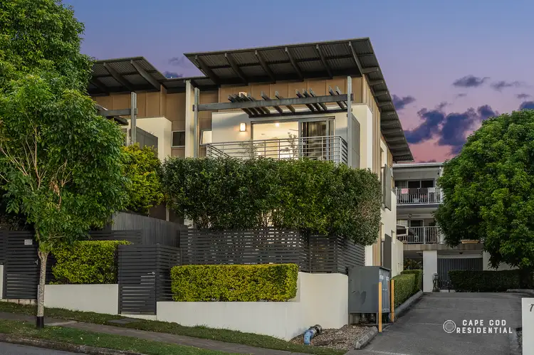 2/77 Douglas Street, Greenslopes QLD 4120