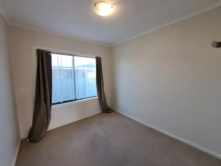 Sixth view of Homely unit listing, 2/610 Prune  St, Lavington NSW 2641