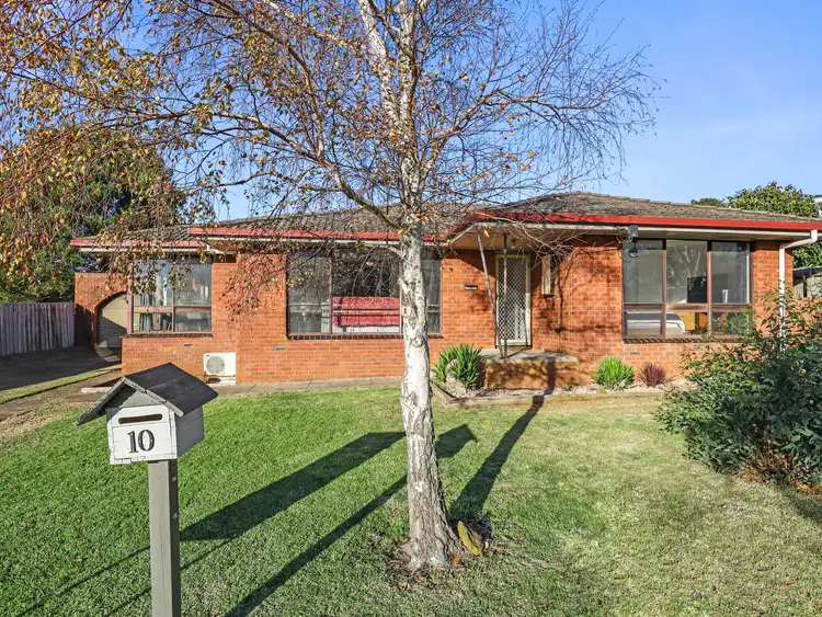 10 Anzac Avenue, Koroit VIC 3282