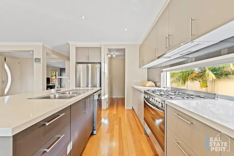 Sixth view of Homely house listing, 2 Willand Court, Hampton Park VIC 3976