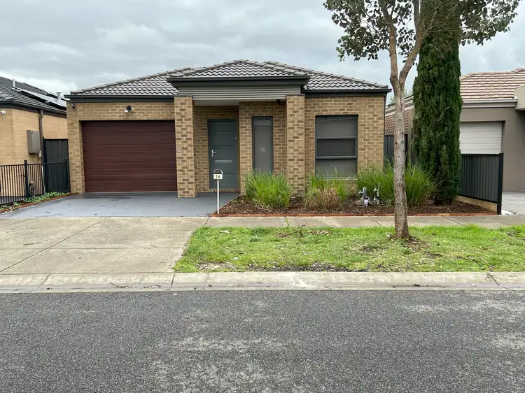 16 Evergreen Cres, Craigieburn VIC 3064