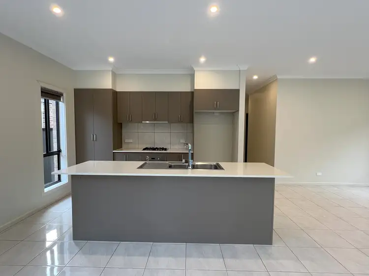 Fifth view of Homely house listing, 16 Evergreen Cres, Craigieburn VIC 3064